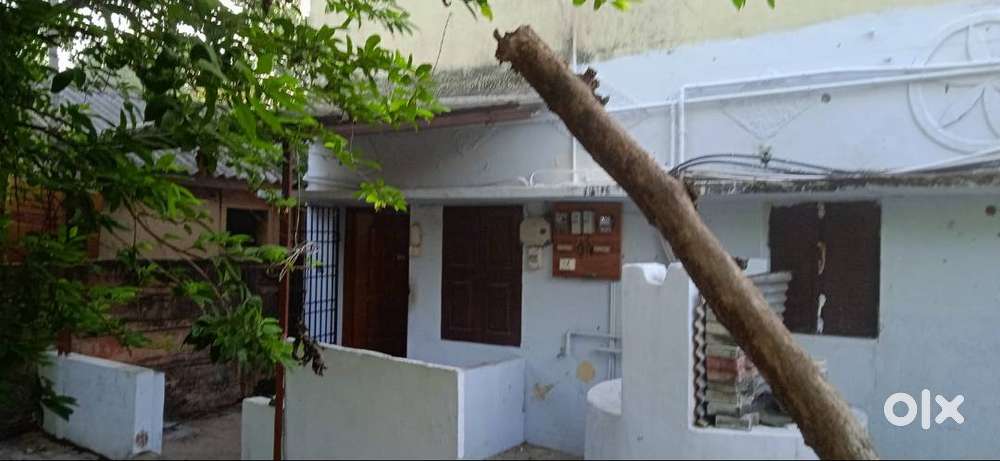 Guduvancheri - Land with Building for sale.
