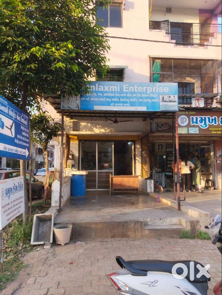 Commercial Shop for Sale  170 sq ft Carpet + 170 sq ft Outside