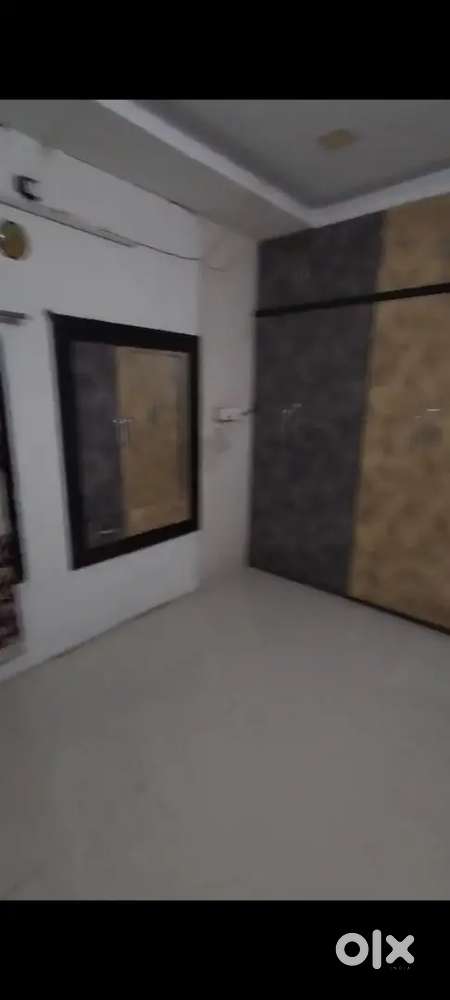 Female roommate needed.