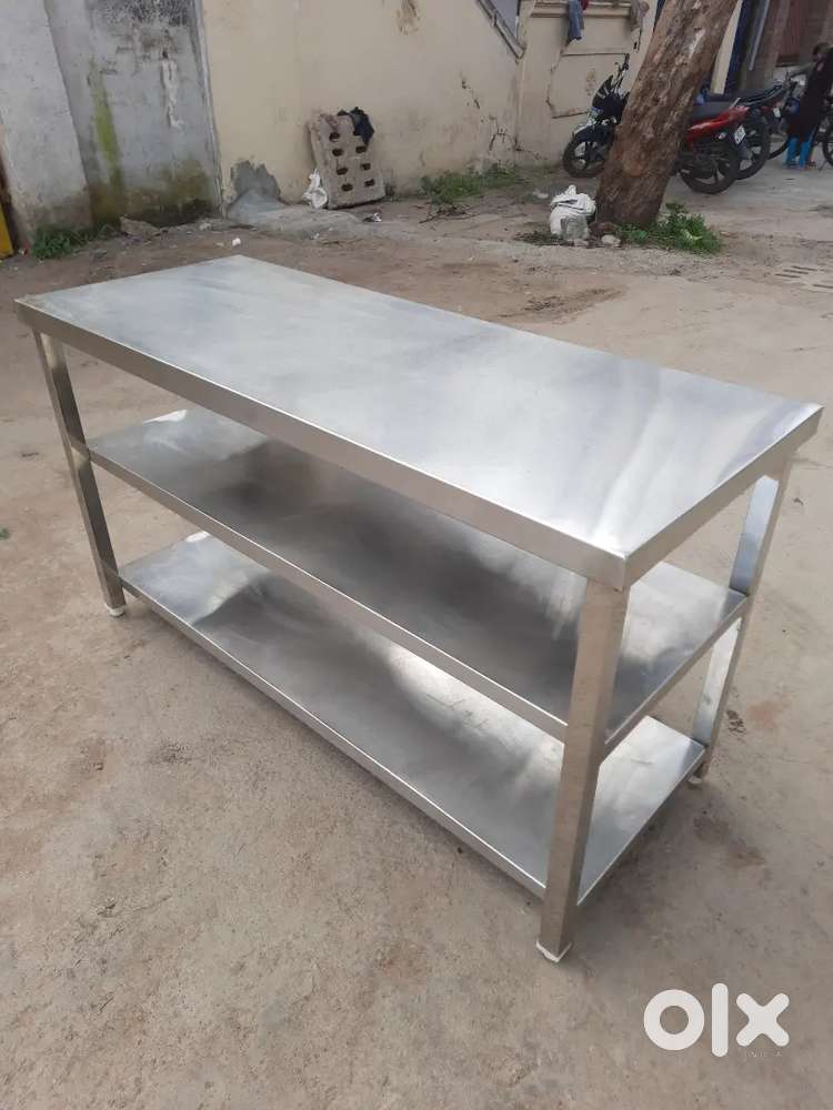 stainless steel work table (5-Feet ) neat condition For Sale