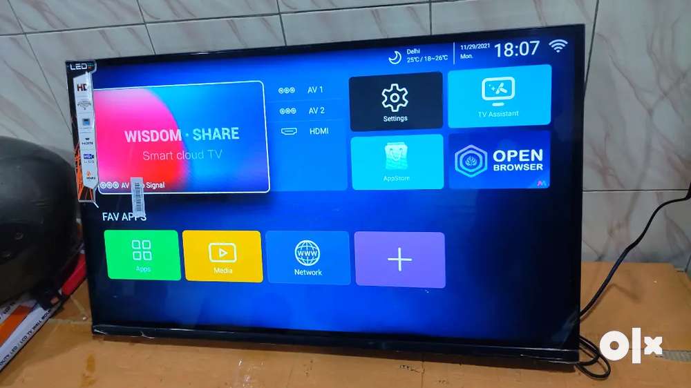 ONE YEAR WARRANTY// 43 INCH FRAMELESS SMART ANDROID TV// SALE WINTER