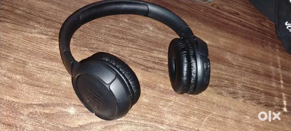 JBL Tune 510BT Wireless Bluetooth Headphones -Like New, 4 Months Old