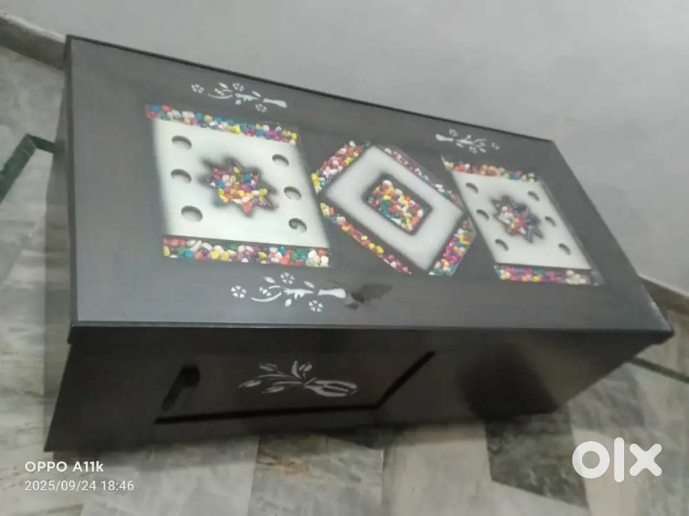 One month use centre table with glass with boxing good condition