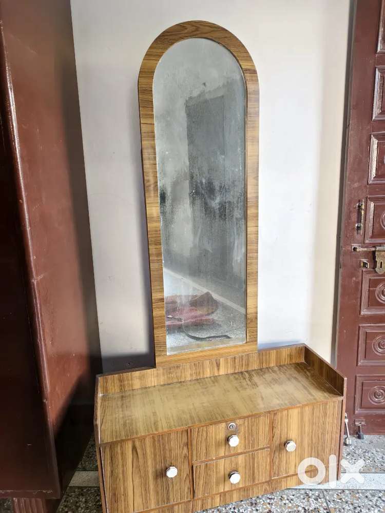 Dressing table in good condition