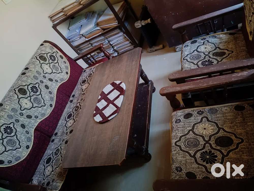 Selling Sofa set with table