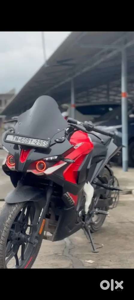 Bajaj pulsar RS200