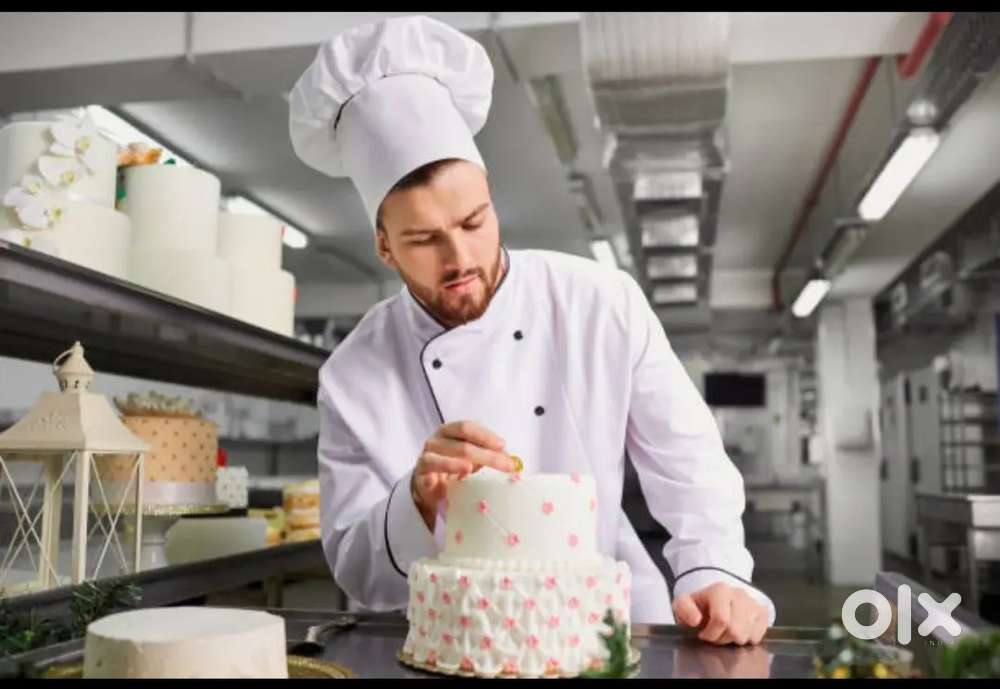 We are looking for commi 3 to make cakes and bakery tasks ⁴