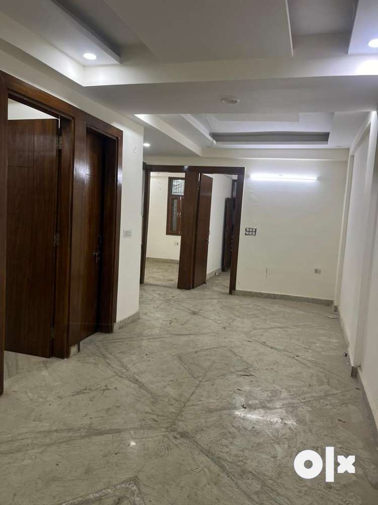 3 Bhk newly constructed flat with lift and car parking and near park.