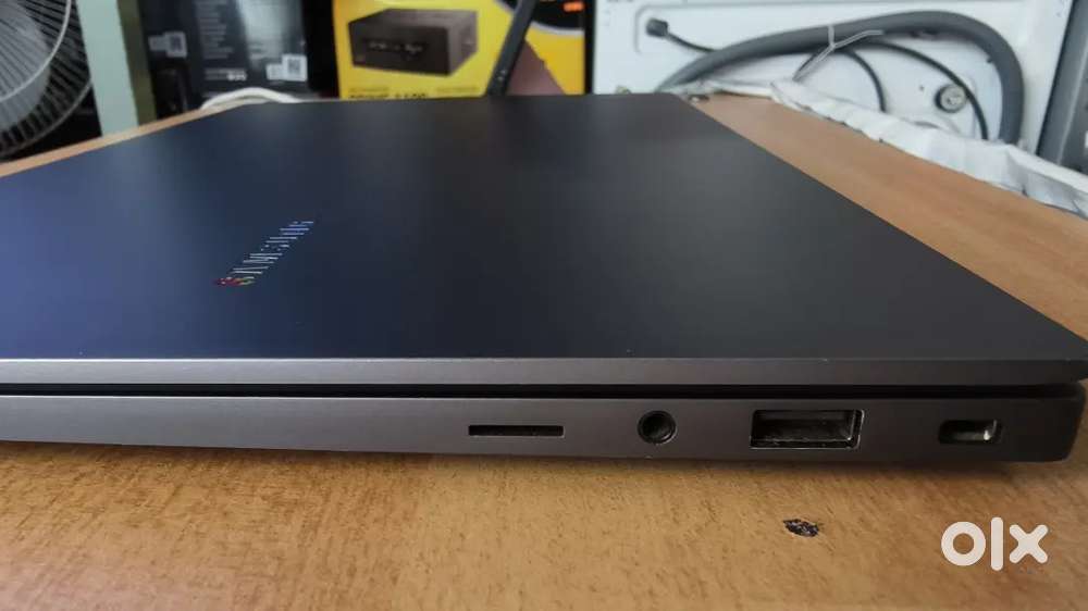 SAMSUNG BOOK 4