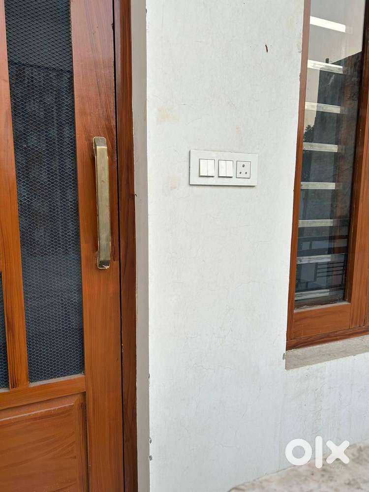 2 Bedroom House Available on First Floor