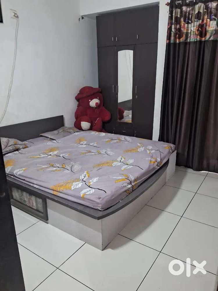 1bhk flet vecvano chhe