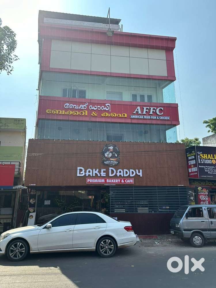 Building for sale good for (bakery,cafe,textiles,bank,gold shop etc)