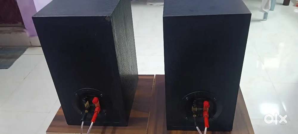 Monitor Audio Bookshelf Arylic A100 Streaming Amplifier