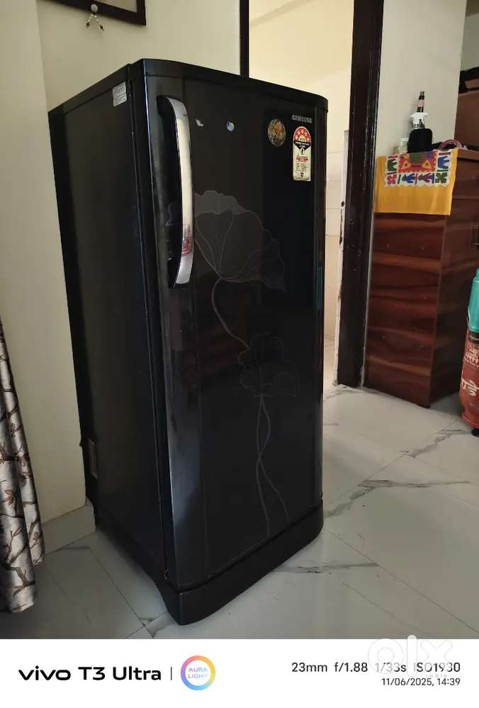 Very good condition refrigerator at min. Cost