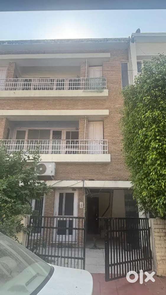 10 Marla house for sale sec 15 Chd