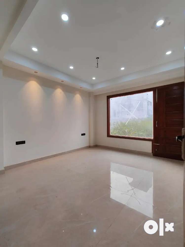 It's 3 Bhk Semi furnished Flat in Ram Shanti Apartment for Rent
