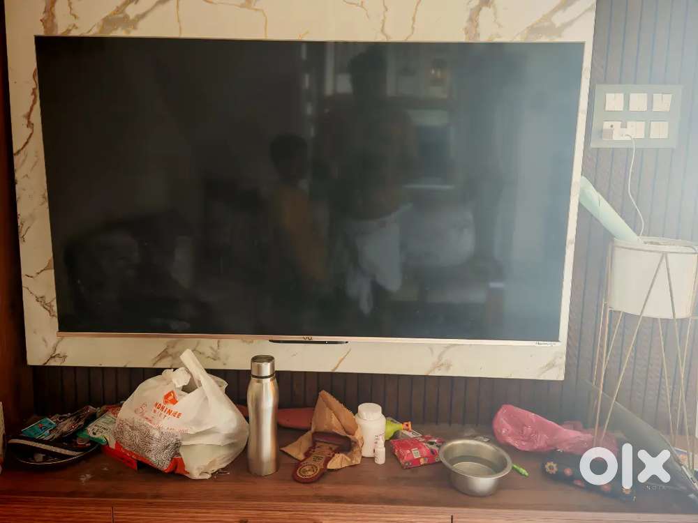 55 inches Qled Vu TV 2 years old with Warranty For Sale