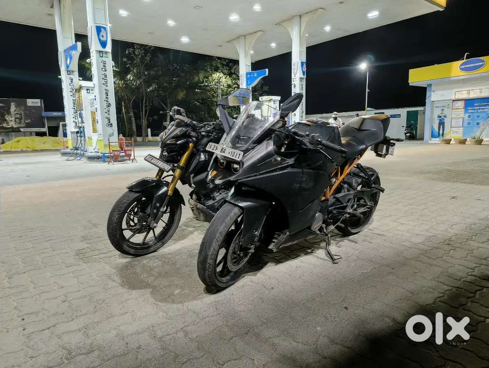 Selling KTM rc200 bs3 with an stock excellent condition