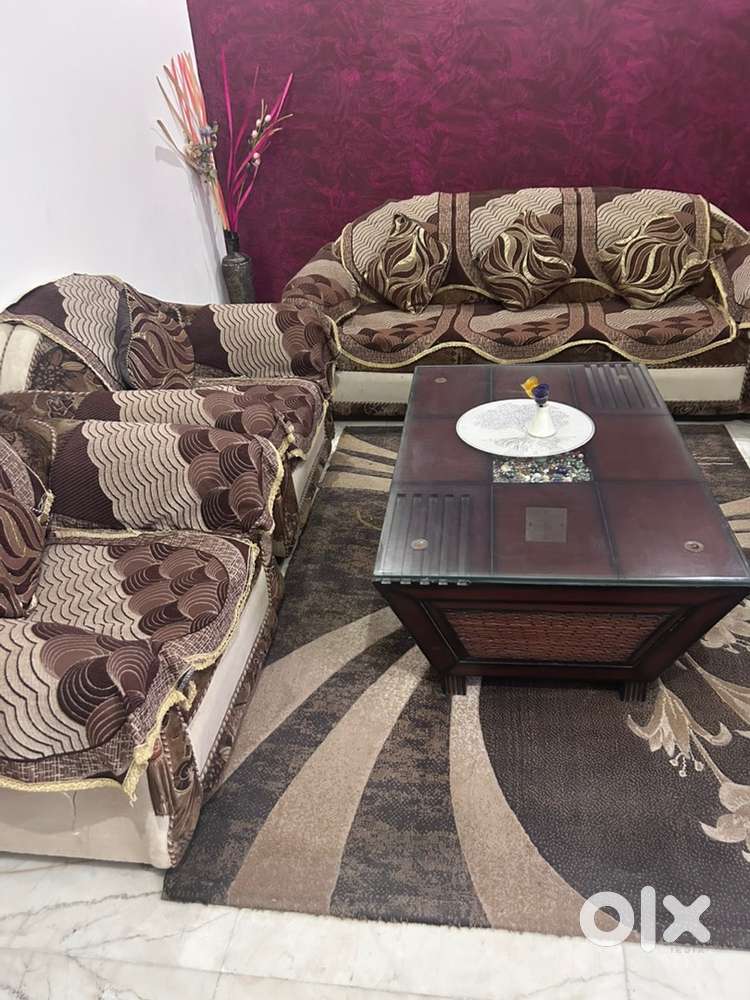 5 seater sofa set with Table