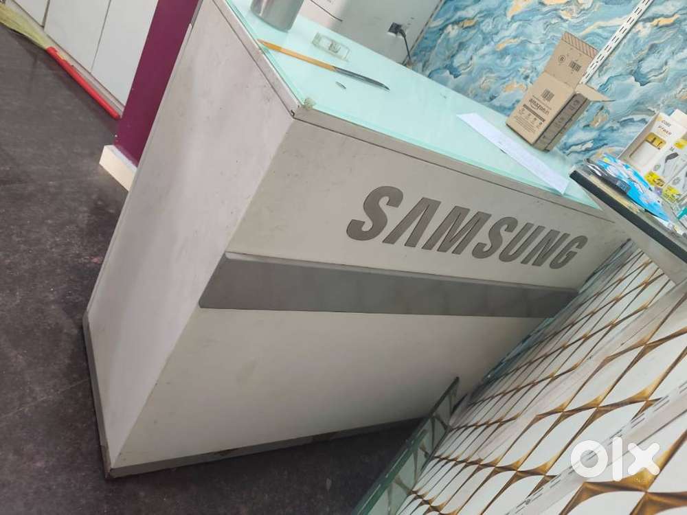 Samsung display table