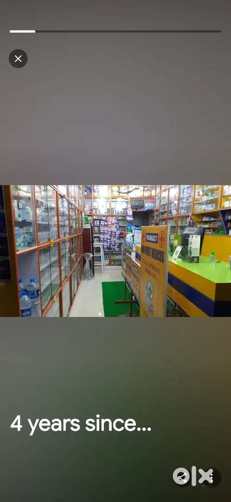 Office boy pharmacir karone ( phamaxir bhitoror para patient mata)