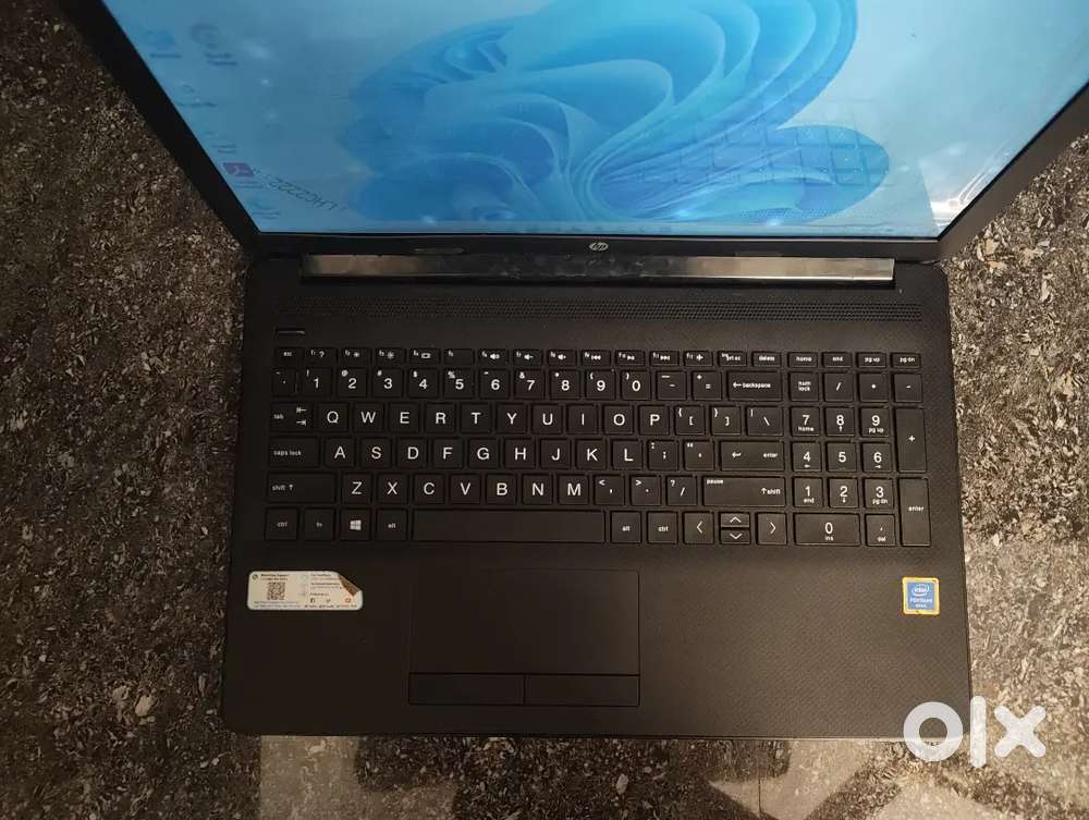HP PENTIUM GOLD LAPTOP ,256 SSD,8GB RAM, WINDOWS 11 PRO,WITH ADAPTER