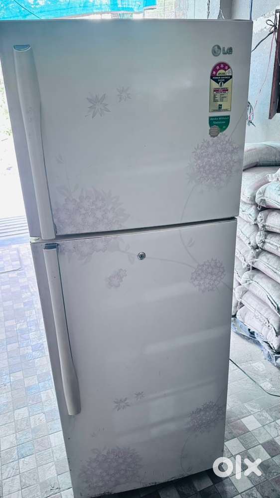 LG fridge dor sale in good condition