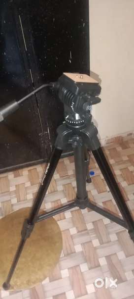 Camera tripod
