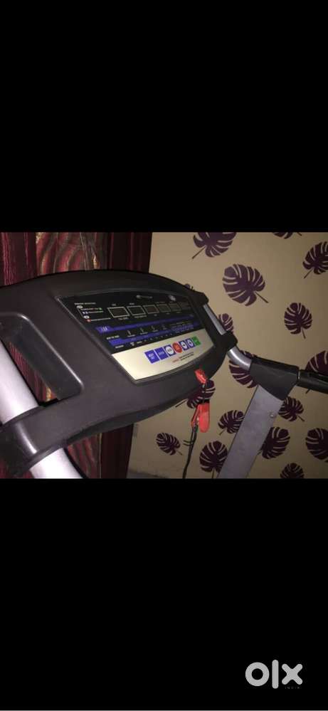 New condition SPORTRACK 5.5 HP Motorised treadmill