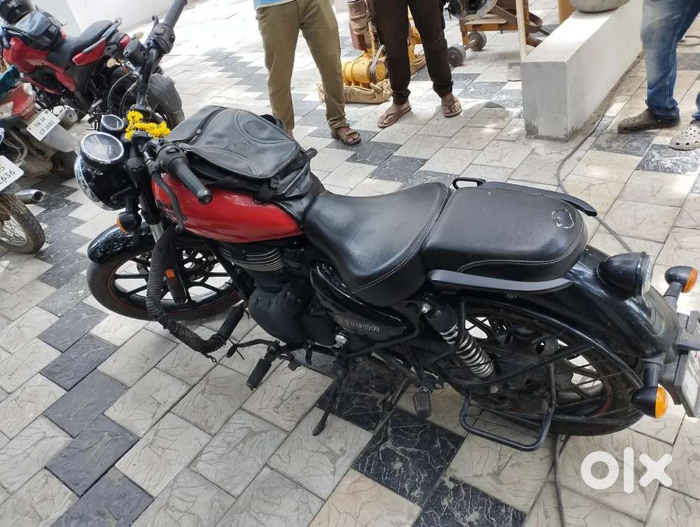 Royal Enfield red fire metero