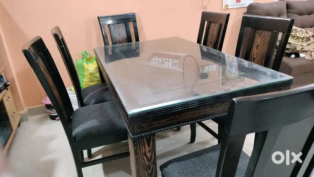 Brand new 6 Seater Dining with glass slab on top