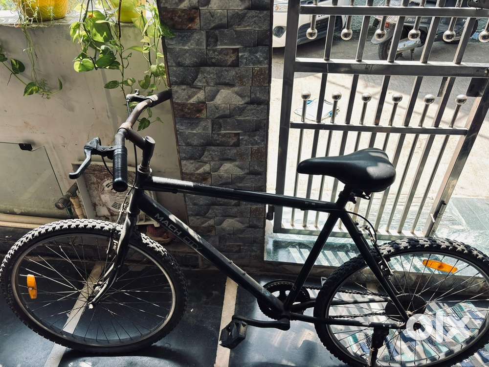 Mach city bicycle