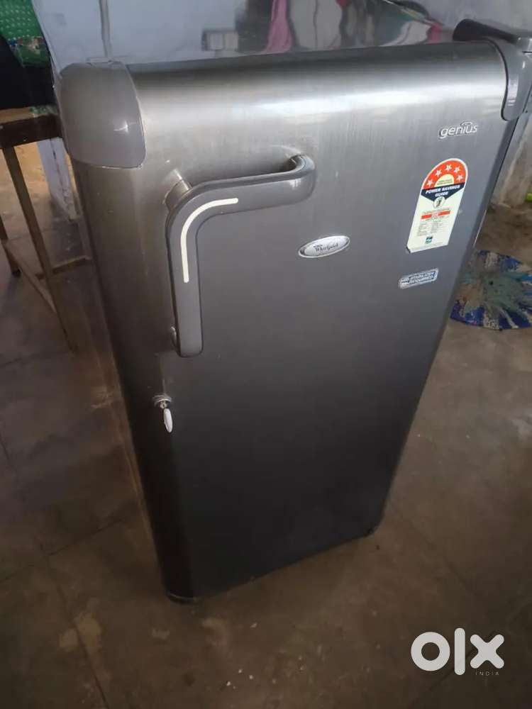 Single door ka Friz hai  3saal  purana hai good candisan hai