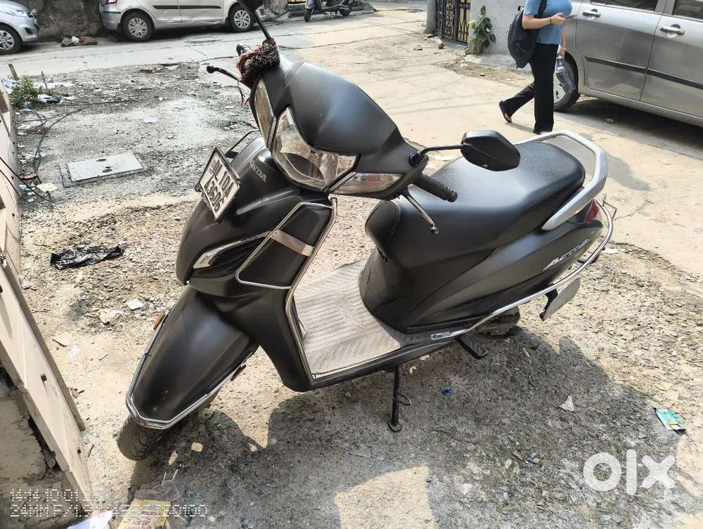 Selling want to shift to bike activa 6g grey color
