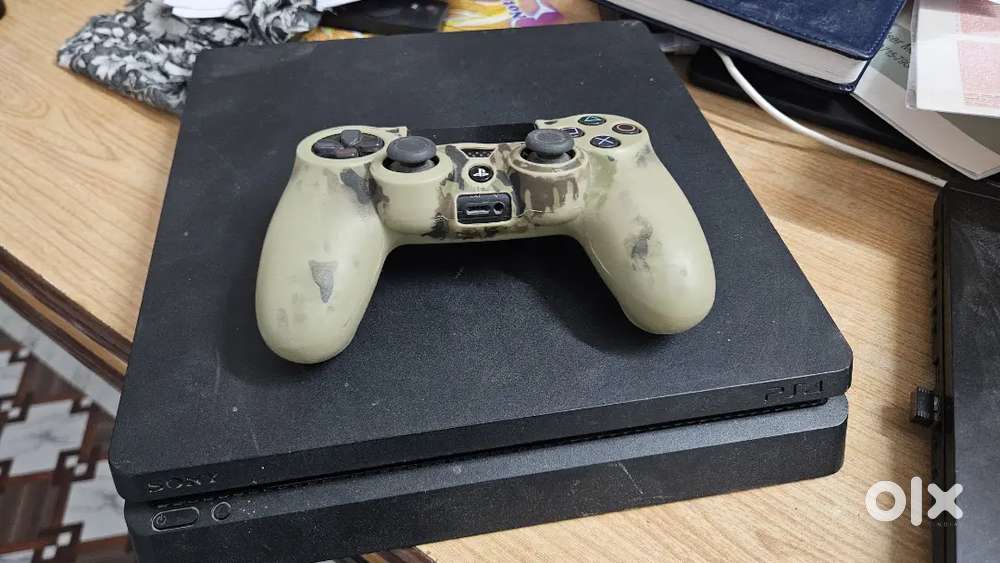 PS4 1TB WITH REMOTE WITH 6 GAME IN PS4