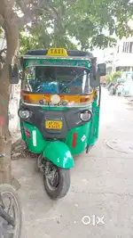Auto (Bajaj maxima LPG)