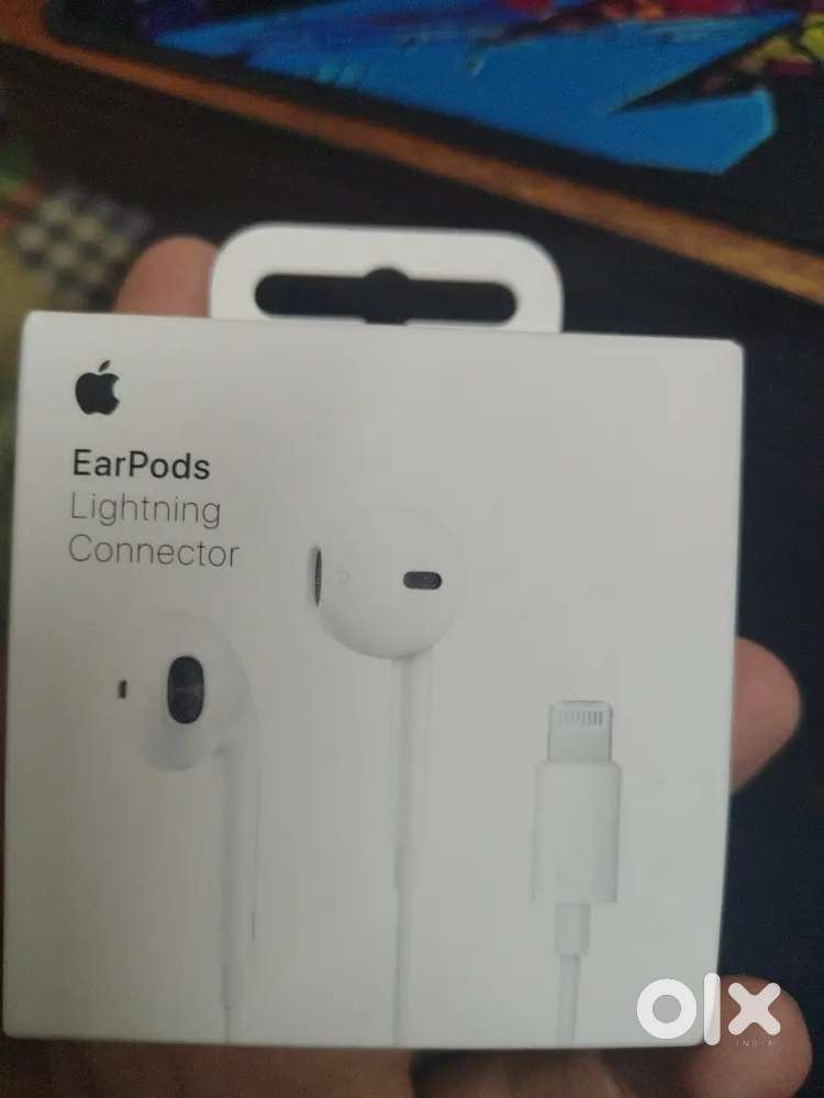 Brand New Sealed Apple EarPods (Lightning) – With Bill