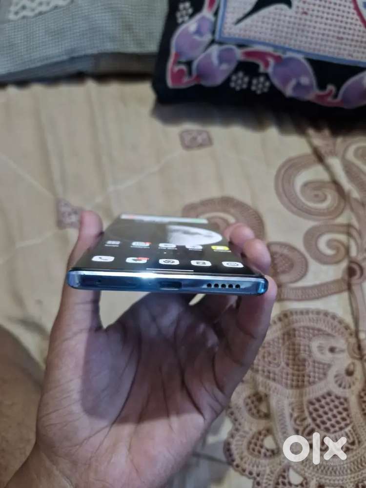 Buss back panel tuta hai wo ham change karwa denga