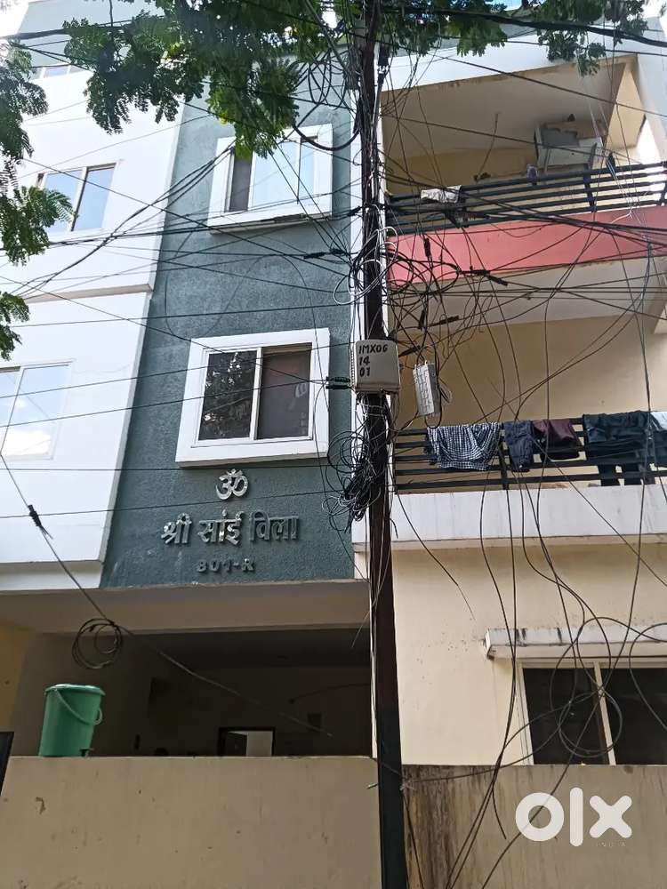 Flat me partner chahiye