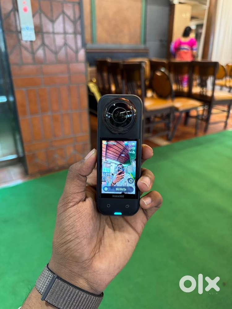 INSTA 360 X5 ESSENTIAL BUNDLE PACK