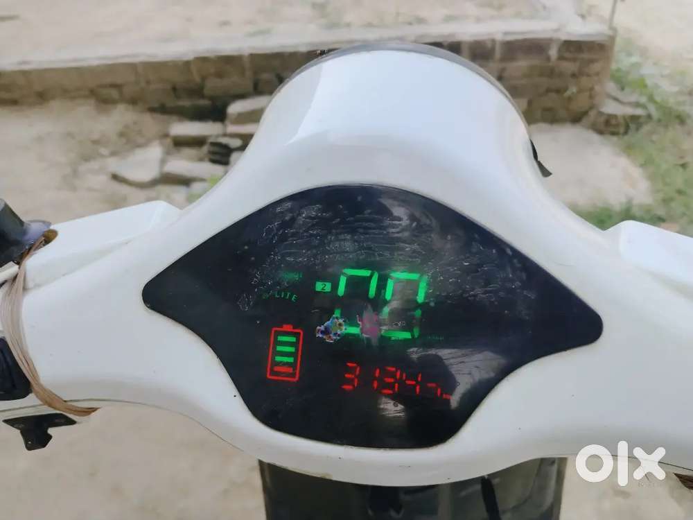 Rozi electric scooter 50KM jaati hai koi dikkat nahi hai