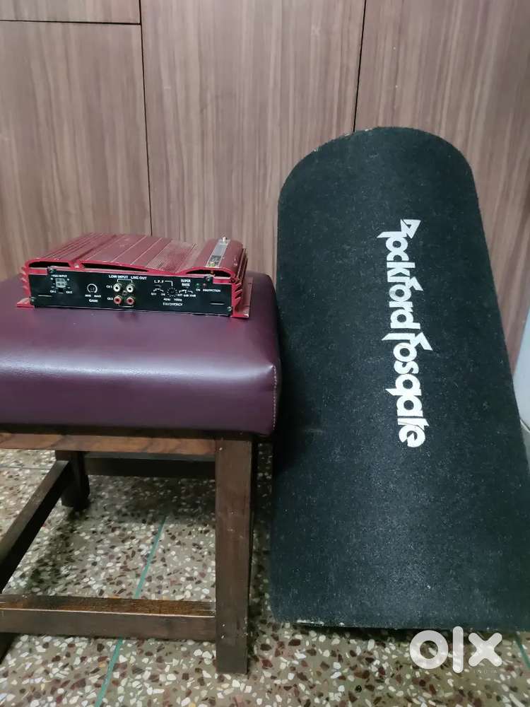 Bass tube with amplifier