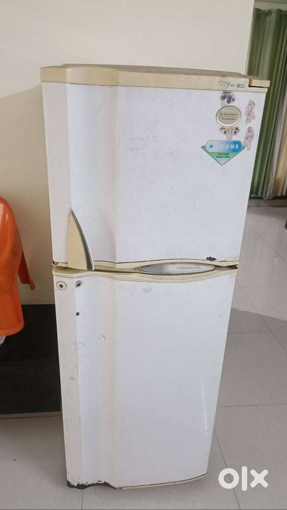Refrigerator kelvinator EXP 235FF