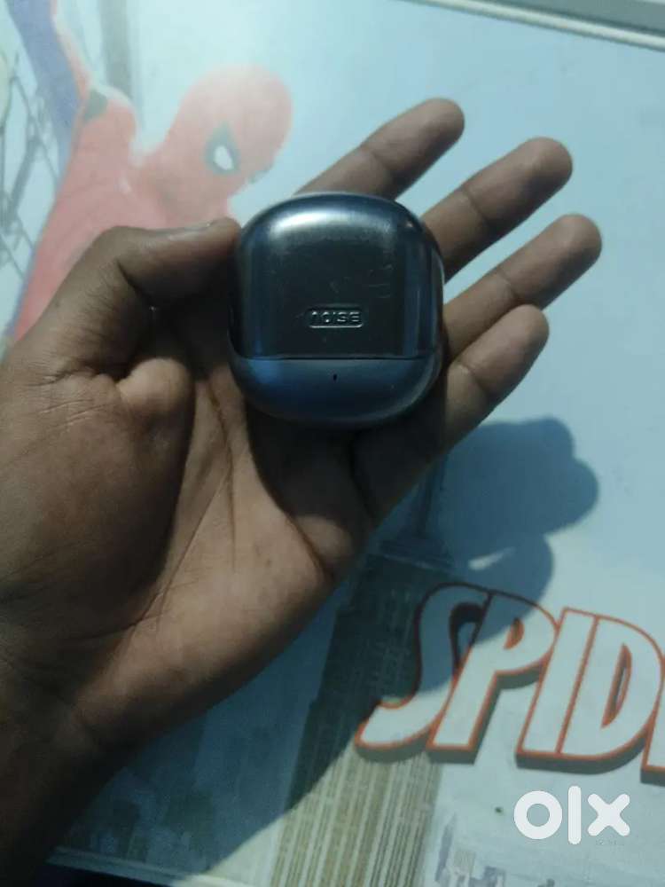 Noise buds x prime at just 300 and its real price is 1400  with box