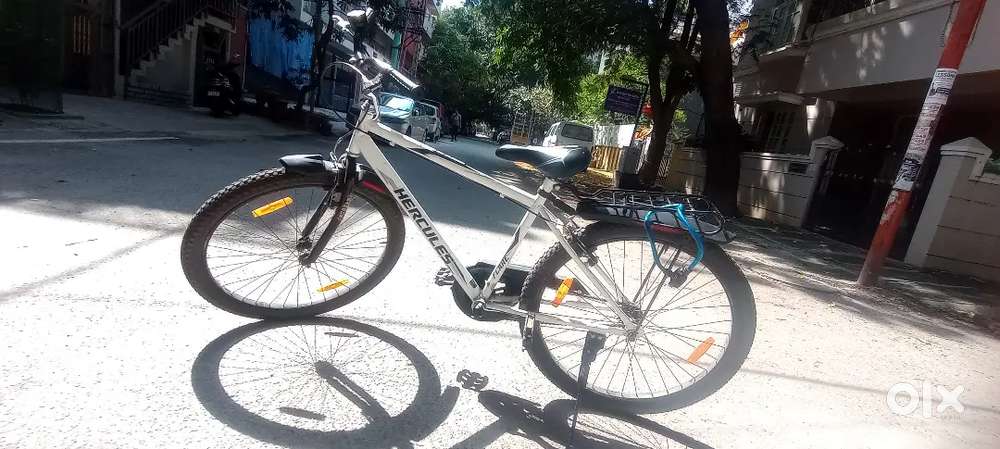 1 year old Hercules cycle in white colour