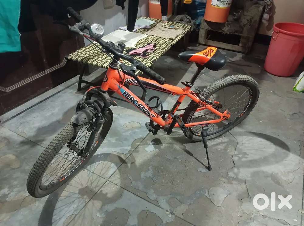 6 months pahele li thi new condition mein hai