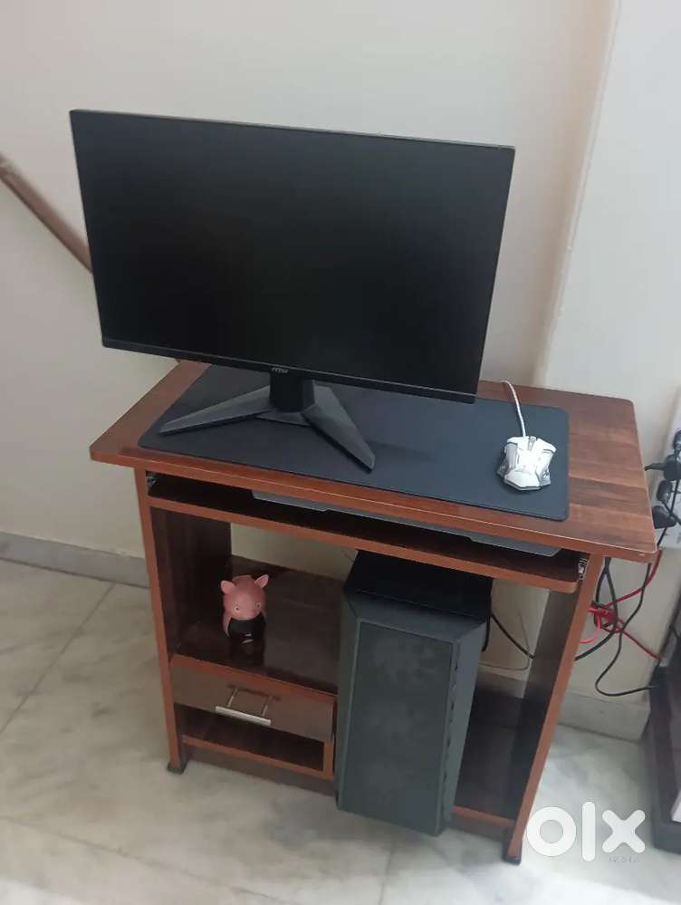 Computer table