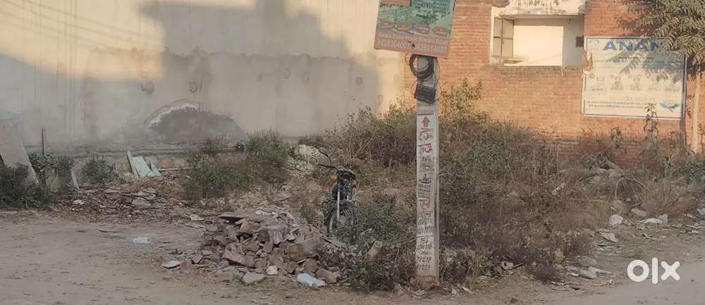 125 sq yards corner plot for sale