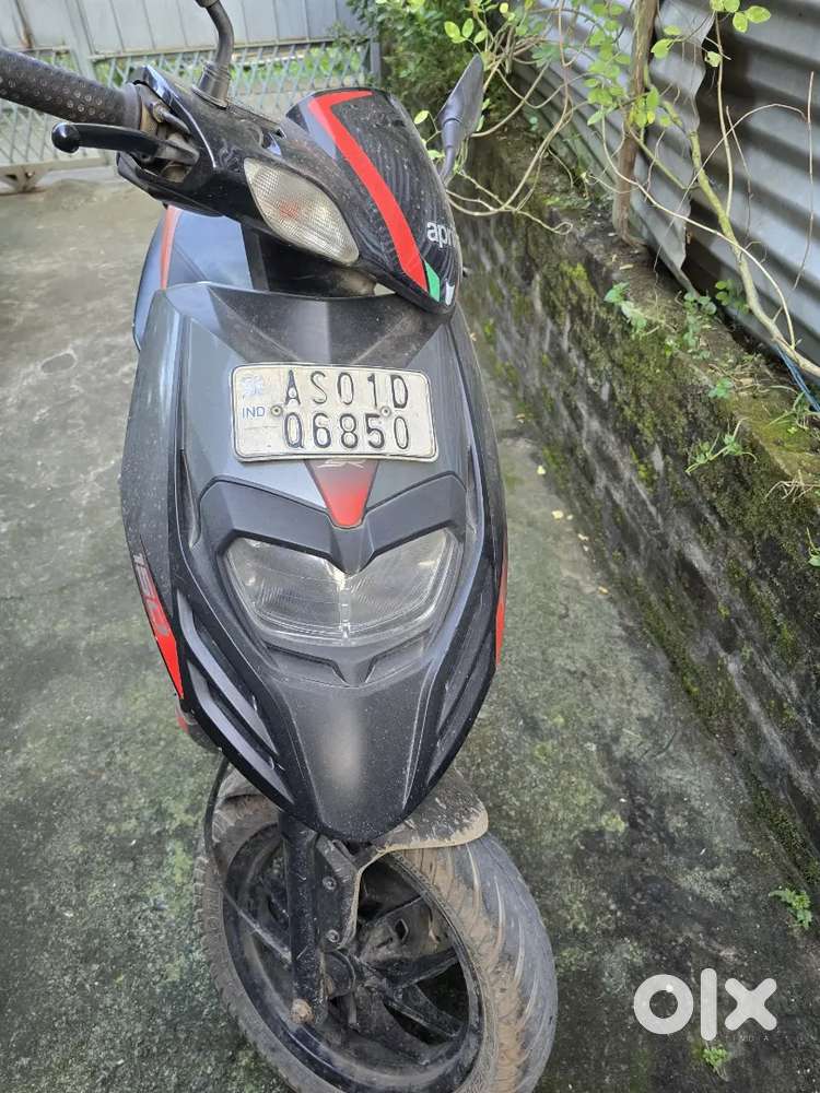 Aprila sr150,  35000 Rs