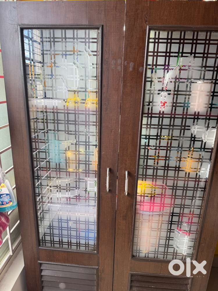 Crockery cabinet 5*3 ft dimensions